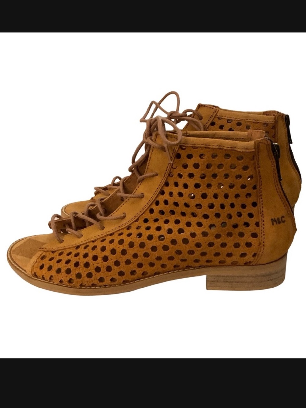 Musse & Cloud Aiden Perforated Lace up Shoe